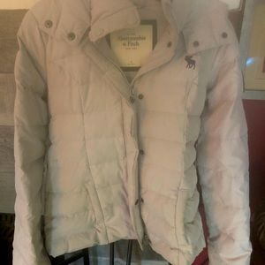 Beige/cream  like new Abercrombie & Fitch Winter snow jacket. Girls size medium